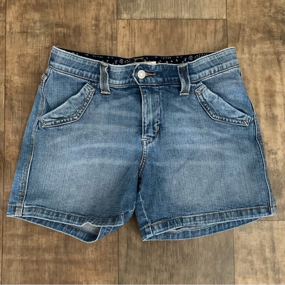 Levi’s jean shorts - Picture 2 of 5